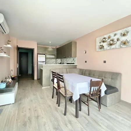 Bright For 5 Guests With Free Parking * بورغاس