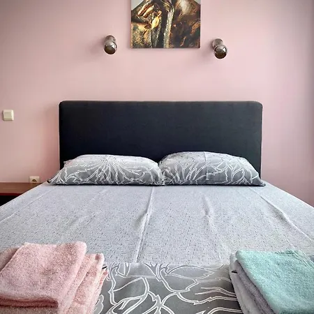 Appartamento Bright For 5 Guests With Free Parking