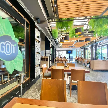 Bright For 5 Guests With Free Parking شقة بورغاس