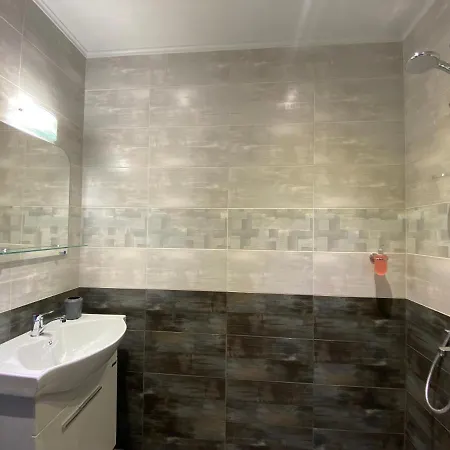 Bright For 5 Guests With Free Parking Appartement